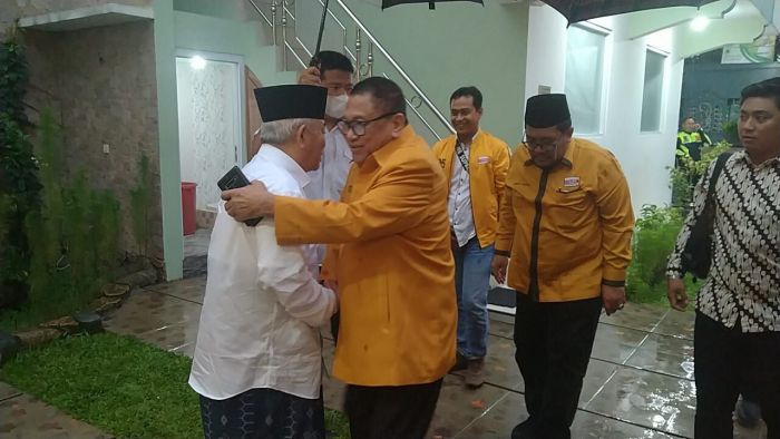 Silaturahim ke Kiai Asep, Oesman Sapta Ngaku Kecolongan: Ini Soal Akhirat Silaturahim ke Kiai Asep, Oesman Sapta Ngaku Kecolongan: Ini Soal Akhirat