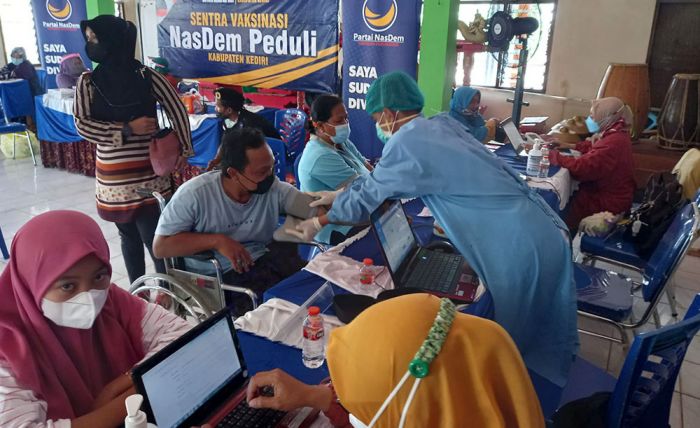 Nasdem Lanjutkan Vaksinasi Massal untuk Warga Kabupaten Kediri Nasdem Lanjutkan Vaksinasi Massal untuk Warga Kabupaten Kediri