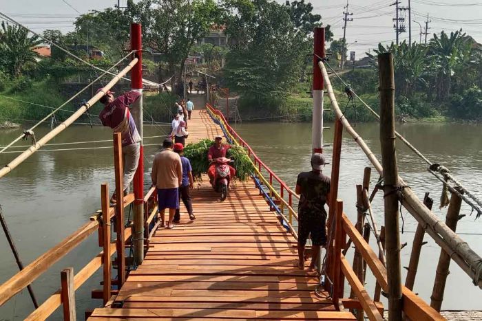 Jembatan Apung di Kecamatan Balongbendo Sidoarjo, Permudah Akses Warga di Dua Kabupaten