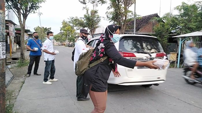 Lanjutkan Safari Ramadan, Relawan Gus Barra Bagi-bagi Takjil di Wilayah Perbatasan Lanjutkan Safari Ramadan, Relawan Gus Barra Bagi-bagi Takjil di Wilayah Perbatasan