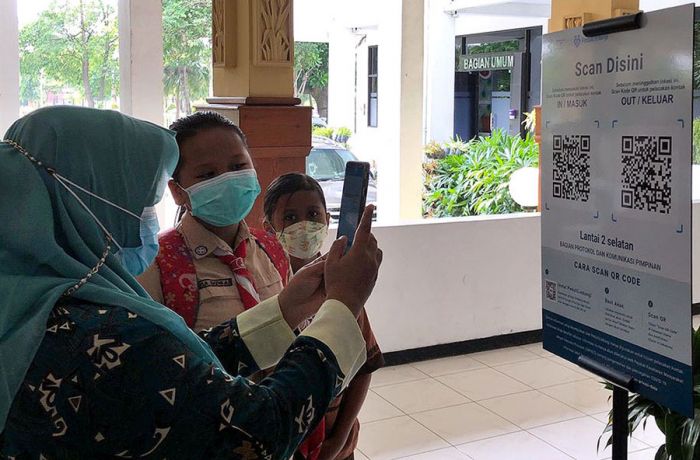 Cegah Penyebaran Covid-19, Pemkot Kediri Gencarkan Penggunaan PeduliLindungi Cegah Penyebaran Covid-19, Pemkot Kediri Gencarkan Penggunaan PeduliLindungi