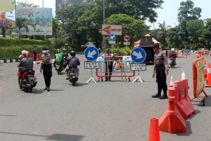 Wartawan Terhadang Petugas Depan Cito, Pergub-Perwali PSBB Belum Tersosialisasi Masif Wartawan Terhadang Petugas Depan Cito, Pergub-Perwali PSBB Belum Tersosialisasi Masif