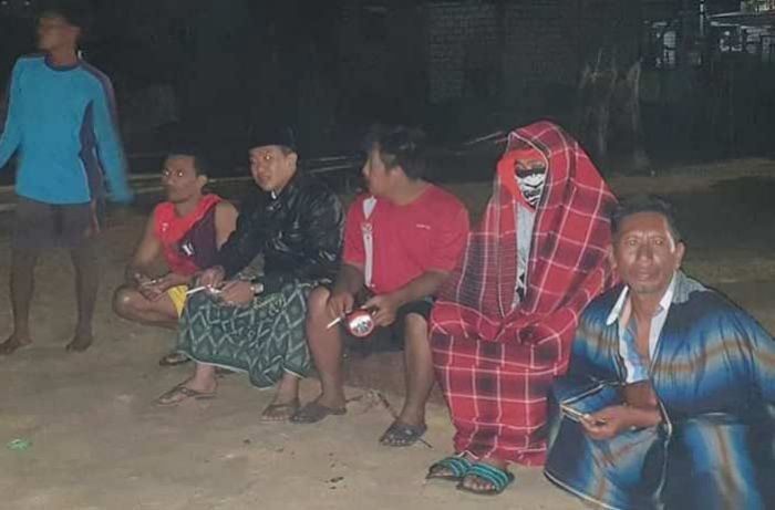 Gelombang Tinggi, 6 Kapal Tongkang Terdampar di Perairan Tuban Gelombang Tinggi, 6 Kapal Tongkang Terdampar di Perairan Tuban
