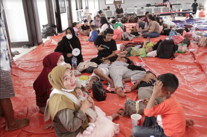 Ulah Calo Meresahkan Penumpang di Pelabuhan Jangkar, Kapolres Situbondo Bakal Tindak Tegas Ulah Calo Meresahkan Penumpang di Pelabuhan Jangkar, Kapolres Situbondo Bakal Tindak Tegas