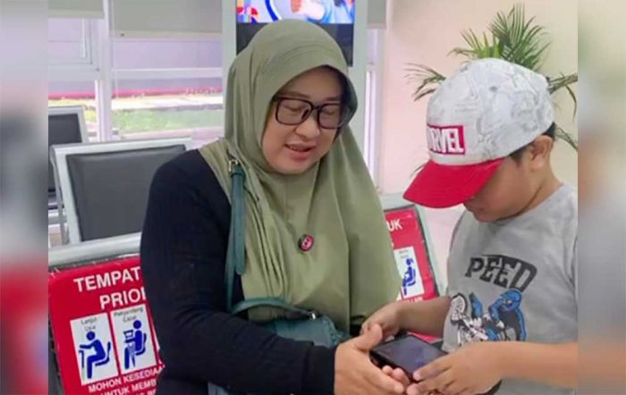 Setia Dampingi Anak Terapi, Rini Andalkan BPJS Kesehatan Selama Tujuh Tahun Setia Dampingi Anak Terapi, Rini Andalkan BPJS Kesehatan Selama Tujuh Tahun