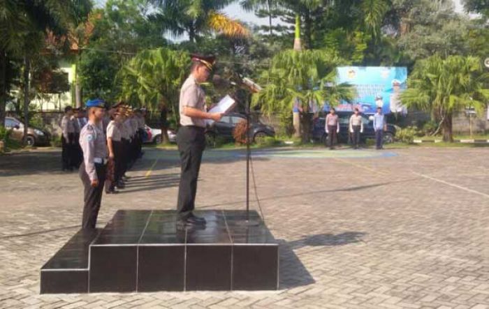 Pimpin Apel Pagi, Kapolres Batu Apresiasi Jajaran Amankan Long Weekend Pimpin Apel Pagi, Kapolres Batu Apresiasi Jajaran Amankan Long Weekend