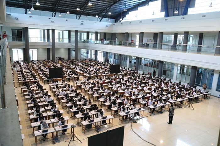 Ratusan Pelamar CPNS Ikuti SKB di Convention Hall SLG Ratusan Pelamar CPNS Ikuti SKB di Convention Hall SLG