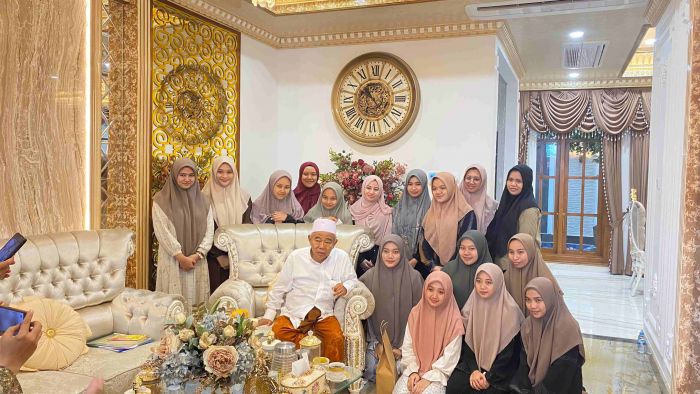 65 Santri Amanatul Ummah Diterima di Mesir, Maroko, UEA, Tunisia, Yordania, dan Yaman 65 Santri Amanatul Ummah Diterima di Mesir, Maroko, UEA, Tunisia, Yordania, dan Yaman