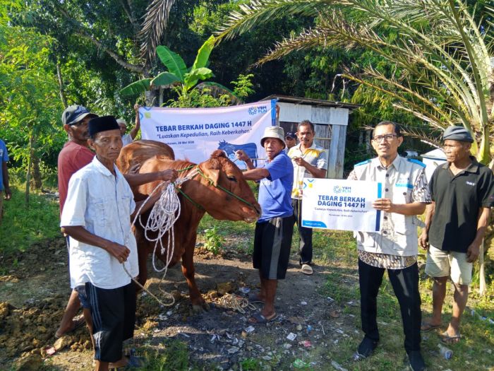YBM PLN Madura Tebar 230 Paket Daging Kurban untuk Warga Dhuafa Pamekasan