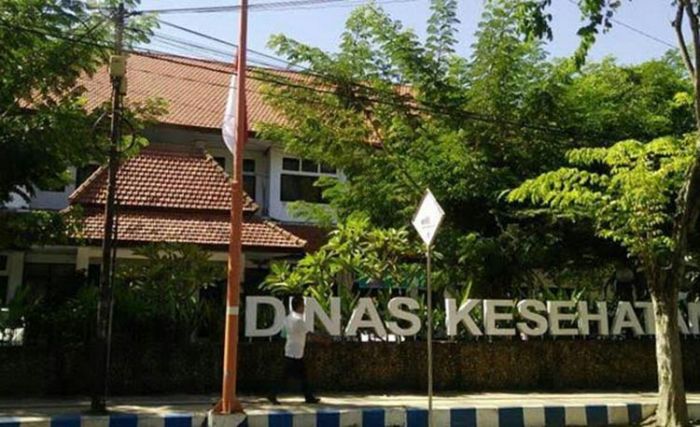 Warga Swadaya Lakukan Penyemprotan Disinfektan, Dinkes Banyuwangi Diminta Proaktif