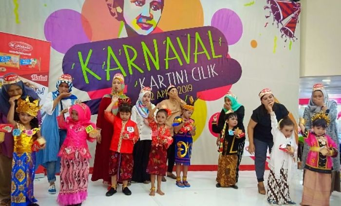 Meriahkan Hari Kartini, Kokola Gelar Lomba Anak Suapi Ibu dengan Biskuit
