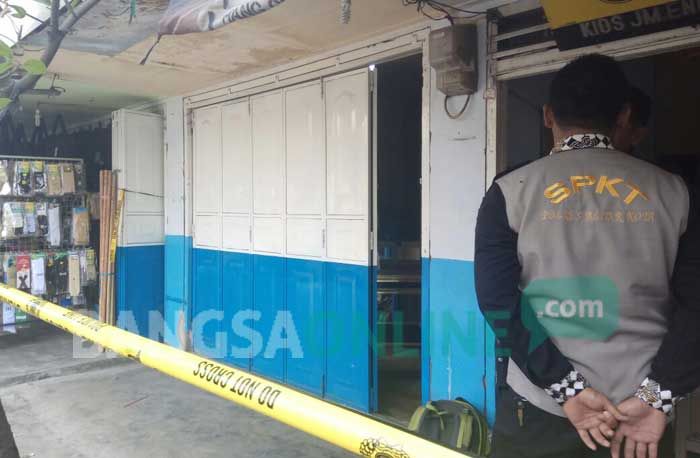 Enam Perampok Bersenpi Gasak Toko Emas di Cangkring Blitar, 1 Kg Perhiasan Amblas Enam Perampok Bersenpi Gasak Toko Emas di Cangkring Blitar, 1 Kg Perhiasan Amblas