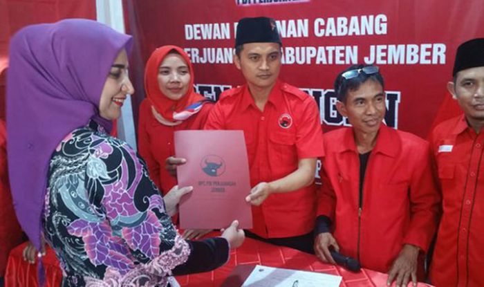 Bupati Faida Daftar Bacabup Lewat PDIP di Detik-detik Terakhir