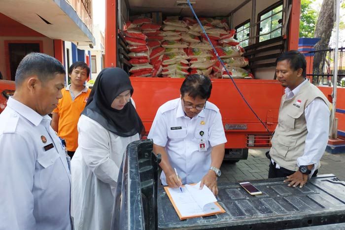 BPBD Gresik Salurkan Bantuan Sembako untuk Korban Gempa dan Tsunami Sulteng