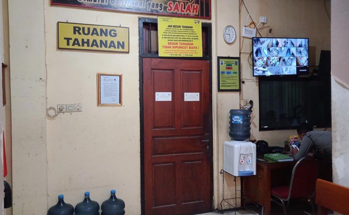 7 Tahanan Polres Pasuruan Kabur, 1 Sudah Ditangkap Lagi 7 Tahanan Polres Pasuruan Kabur, 1 Sudah Ditangkap Lagi