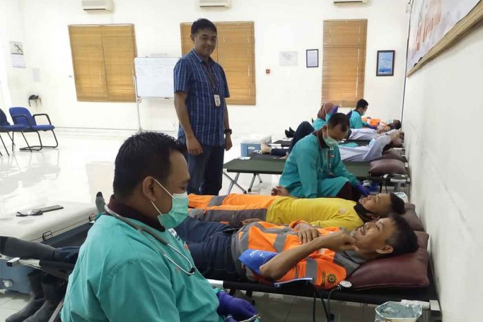 Peringati Bulan K3 Nasional 2023, UTSG Tuban Ajak Ratusan Karyawan untuk Donor Darah Peringati Bulan K3 Nasional 2023, UTSG Tuban Ajak Ratusan Karyawan untuk Donor Darah