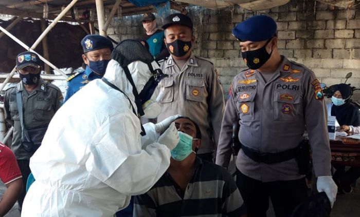 Antisipasi Corona, Satgas Covid-19 Probolinggo Sweeping Penumpang Asal Madura di Pelabuhan Antisipasi Corona, Satgas Covid-19 Probolinggo Sweeping Penumpang Asal Madura di Pelabuhan