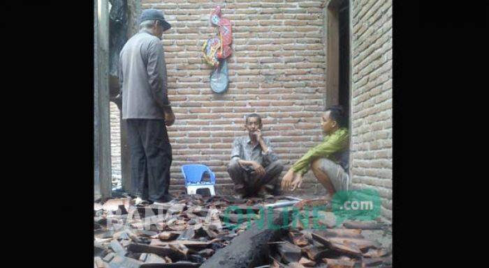 Istri tak Mau Diajak Rujuk, Pria di Tulungagung ini Marah Bakar Rumah Istri tak Mau Diajak Rujuk, Pria di Tulungagung ini Marah Bakar Rumah
