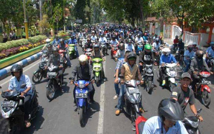 Ratusan Buruh di Jombang Demo Kantor Pemkab, Tuntut Kenaikan UMK