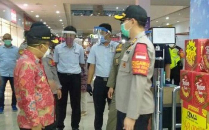Sidak Pusat Perbelanjaan, Forkopimda Temukan Pelanggaran Physical Distancing Sidak Pusat Perbelanjaan, Forkopimda Temukan Pelanggaran Physical Distancing