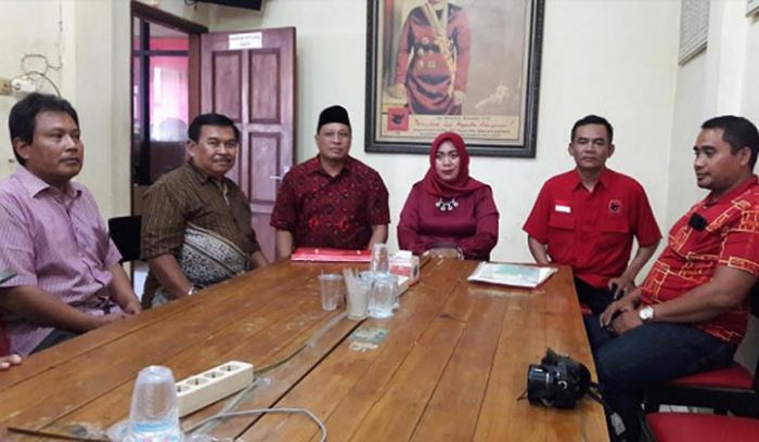 Diantar Massa PDIP, Anis Daftar Bacawabup di PDIP Diantar Massa PDIP, Anis Daftar Bacawabup di PDIP