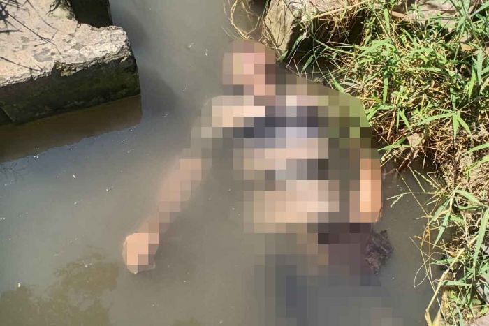 Penemuan Mayat Laki-laki di Parit Gegerkan Warga Krian Sidoarjo Penemuan Mayat Laki-laki di Parit Gegerkan Warga Krian Sidoarjo