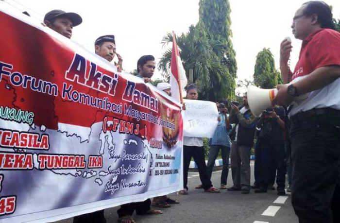 FKMJ Aksi Damai Serahkan Petisi ke Polres Jombang, Desak Sahkan RUU Anti Terorisme FKMJ Aksi Damai Serahkan Petisi ke Polres Jombang, Desak Sahkan RUU Anti Terorisme