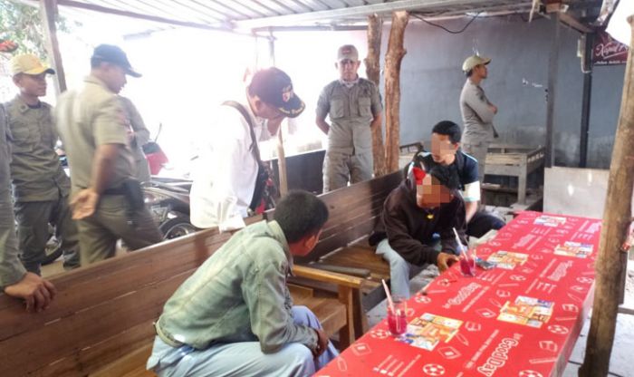 Puluhan Pelajar di Tuban Terjaring Razia Saat Nongkrong di Warkop Puluhan Pelajar di Tuban Terjaring Razia Saat Nongkrong di Warkop