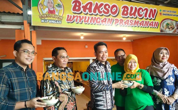 Dukung Pelaku UMKM, Gus Fawait Hadiri Launching Bakso Bucin Wiyungan Dukung Pelaku UMKM, Gus Fawait Hadiri Launching Bakso Bucin Wiyungan