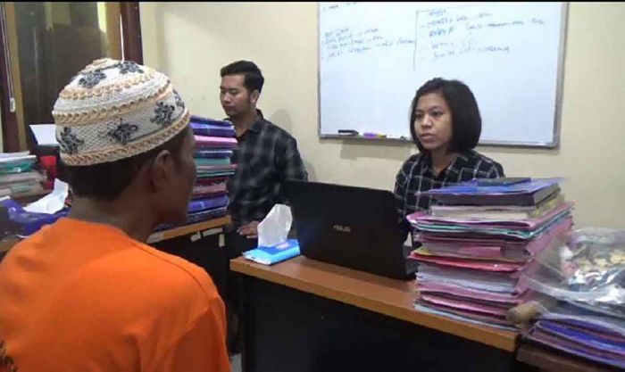 Ngaku Dapat Petunjuk Gaib untuk Sembuhkan Penyakit, Pria di Bangkalan ini Cabuli Anak Tirinya Ngaku Dapat Petunjuk Gaib untuk Sembuhkan Penyakit, Pria di Bangkalan ini Cabuli Anak Tirinya