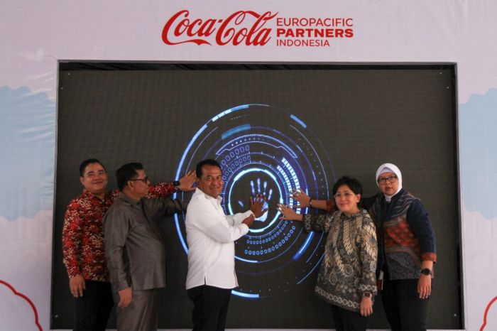 CCEP Indonesia Dorong Transisi Energi Berkelanjutan Melalui Peresmian PLTS ATAP di Jatim CCEP Indonesia Dorong Transisi Energi Berkelanjutan Melalui Peresmian PLTS ATAP di Jatim