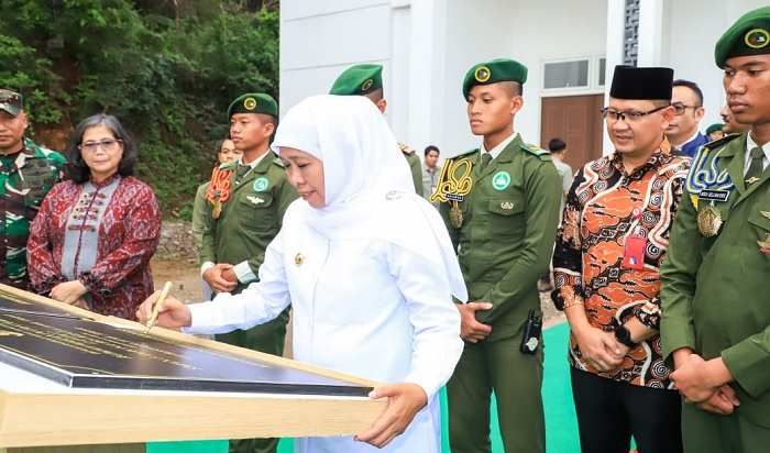 Gubernur Khofifah Fasilitasi Taruna Memiliki Leadership yang Kuat dan Speaker dalam Menjaga NKRI Gubernur Khofifah Fasilitasi Taruna Memiliki Leadership yang Kuat dan Speaker dalam Menjaga NKRI