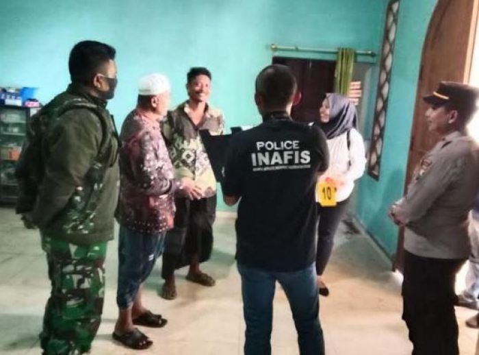 Cium Aroma Menyengat, Warga Karang Penang Sampang Digegerkan Penemuan Mayat Pria di Dalam Kamar Cium Aroma Menyengat, Warga Karang Penang Sampang Digegerkan Penemuan Mayat Pria di Dalam Kamar