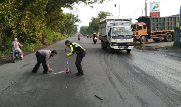 Tabrak Truk Gandeng di Jalan Raya Prambon Sidoarjo, Warga Madiun Tewas Tabrak Truk Gandeng di Jalan Raya Prambon Sidoarjo, Warga Madiun Tewas
