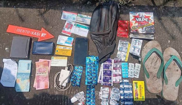 Warga Desa Bluru Kidul Sidoarjo Digegerkan dengan Penemuan Mayat di dalam Truk