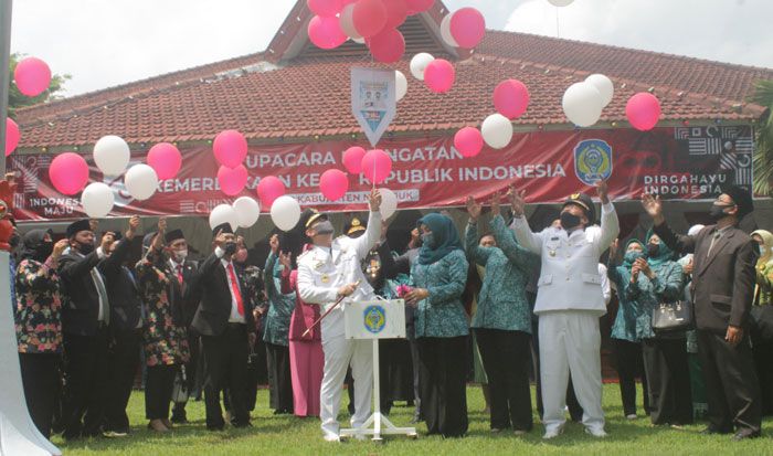 Pemkab Nganjuk Launching Gerakan 2 Juta Masker di HUT RI ke-75 Pemkab Nganjuk Launching Gerakan 2 Juta Masker di HUT RI ke-75