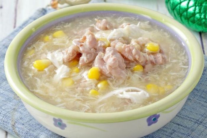 Resep Sup Ayam Hangat dengan Campuran Telur Serabut 