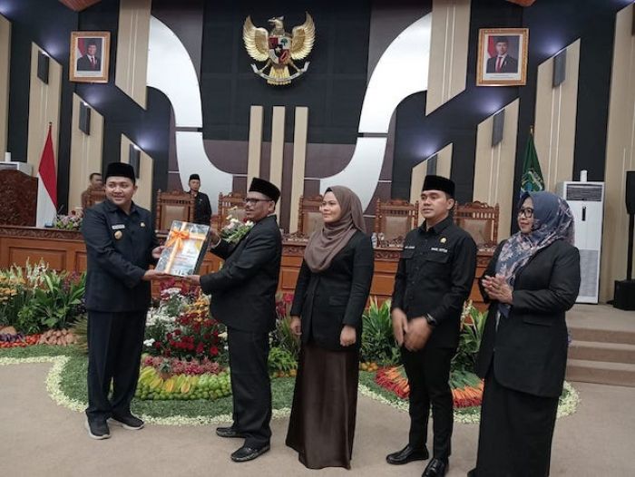 Bupati Rusdi Sutejo Serahkan LKPJ TA 2024 ke DPRD Kabupaten Pasuruan Bupati Rusdi Sutejo Serahkan LKPJ TA 2024 ke DPRD Kabupaten Pasuruan