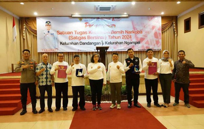 Pj Wali Kota Kediri Resmikan Satgas Kelurahan Bersinar untuk Dandangan dan Ngampel Pj Wali Kota Kediri Resmikan Satgas Kelurahan Bersinar untuk Dandangan dan Ngampel