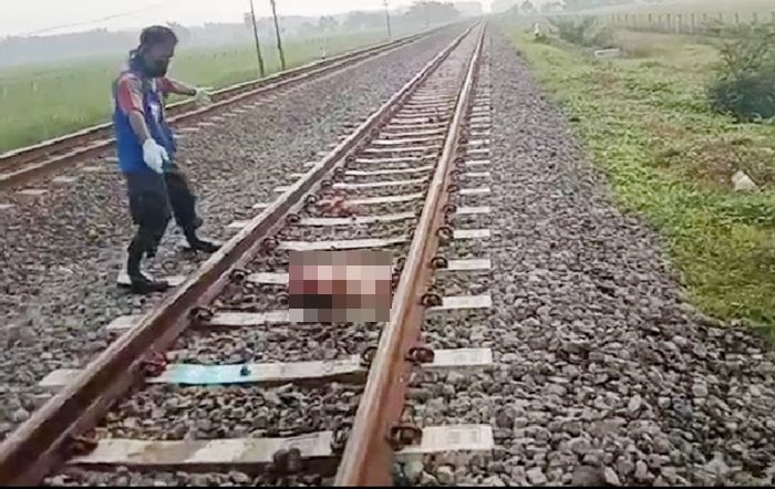 Diduga Depresi, Ibu Dua Anak di Mojokerto Nekat Tabrakkan Diri ke Kereta Api Diduga Depresi, Ibu Dua Anak di Mojokerto Nekat Tabrakkan Diri ke Kereta Api