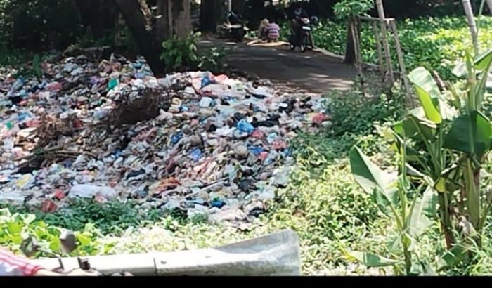 Muncul Bau Tak Sedap, Warga Keluhkan Tumpukan Sampah di Mata Air Sumber Sentong Probolinggo Muncul Bau Tak Sedap, Warga Keluhkan Tumpukan Sampah di Mata Air Sumber Sentong Probolinggo