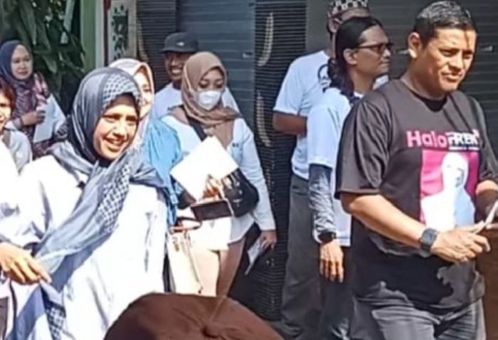 Sambil Berjalan Kaki, Bunda Fey Sapa Warga Kota Kediri di Sejumlah Kelurahan Sambil Berjalan Kaki, Bunda Fey Sapa Warga Kota Kediri di Sejumlah Kelurahan