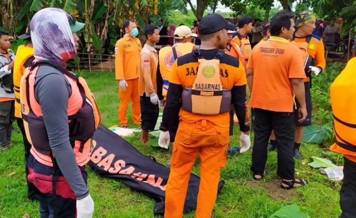Dua Korban Perahu Penyeberangan Terbalik di Jombang Ditemukan Dua Korban Perahu Penyeberangan Terbalik di Jombang Ditemukan