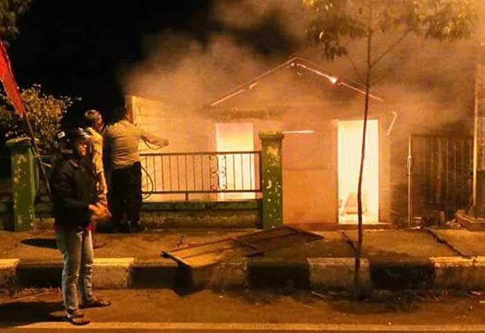 Warung Bakso di Mandirejo Ludes Terbakar Gara-gara Lupa Matikan Tungku Warung Bakso di Mandirejo Ludes Terbakar Gara-gara Lupa Matikan Tungku