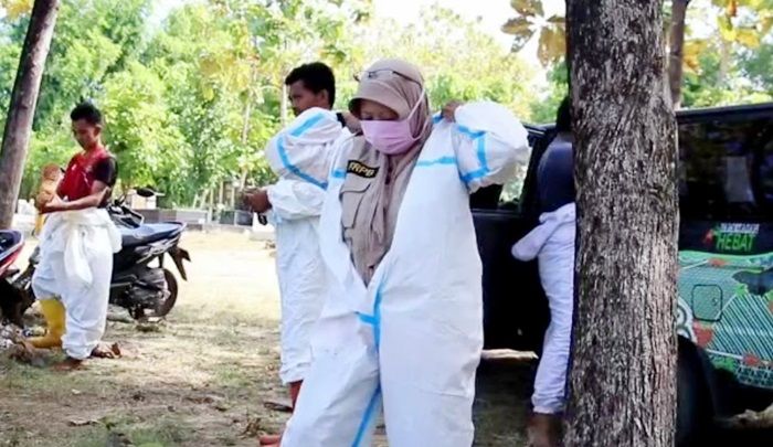 Sosok Chandra Kirana, Calon Doktor Jadi Relawan Perempuan Pemakaman Jenazah Covid-19 di Pamekasan Sosok Chandra Kirana, Calon Doktor Jadi Relawan Perempuan Pemakaman Jenazah Covid-19 di Pamekasan
