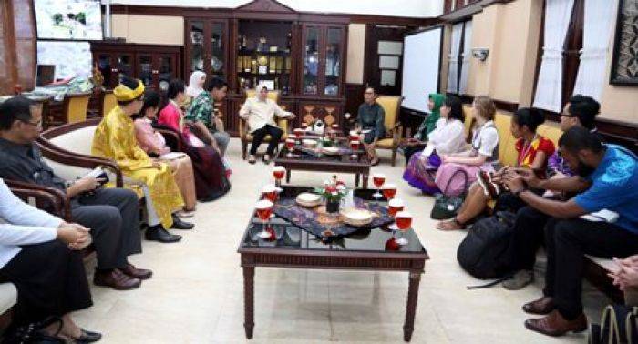 Kunjungi Balai Kota, Peserta BSBI Ditantang Walikota Surabaya Belajar Tarian Sulit Kunjungi Balai Kota, Peserta BSBI Ditantang Walikota Surabaya Belajar Tarian Sulit