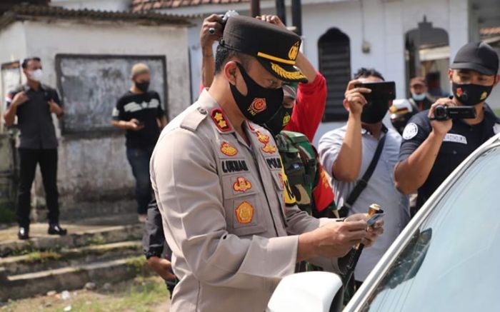 Dua Kapolres Cek Lokasi Penyekatan Pemudik di Kecamatan Kandangan Dua Kapolres Cek Lokasi Penyekatan Pemudik di Kecamatan Kandangan