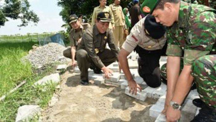 TMMD Buka Jalan Terisolir di Kecamatan Sukorame Lamongan TMMD Buka Jalan Terisolir di Kecamatan Sukorame Lamongan