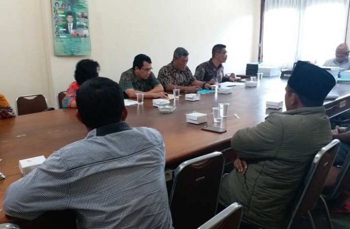 Audiensi dengan BPN dan Dewan, Pengungsi Sambas di Desa Kelbung Pertanyakan Nasib Tanahnya