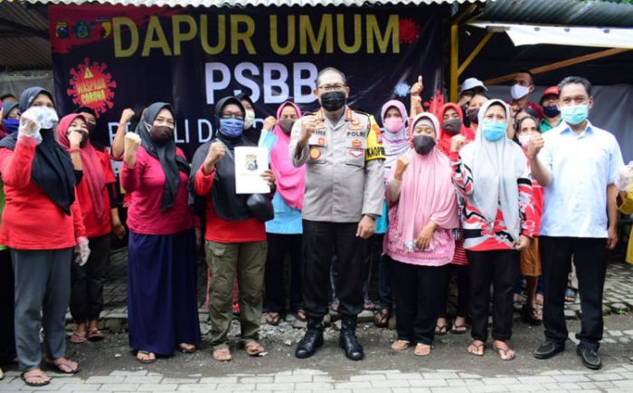 Swadaya Bentuk Dapur Umum, Kampung Tangguh Desa Wadungasih juga Tindak Pelanggar PSBB Swadaya Bentuk Dapur Umum, Kampung Tangguh Desa Wadungasih juga Tindak Pelanggar PSBB